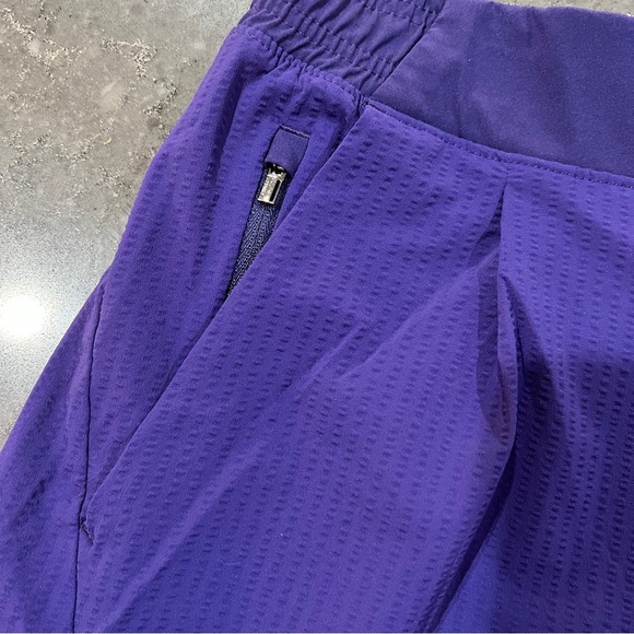 Athleta textured Brooklyn running/walking short, vibrant blue, zipper pockets, 6 - Picture 6 of 8